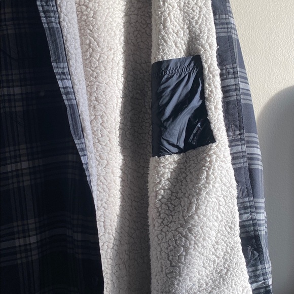 Mountain Hardwear Button-Up Sherpa Lined Shacket Flannel size M - Picture 4 of 7